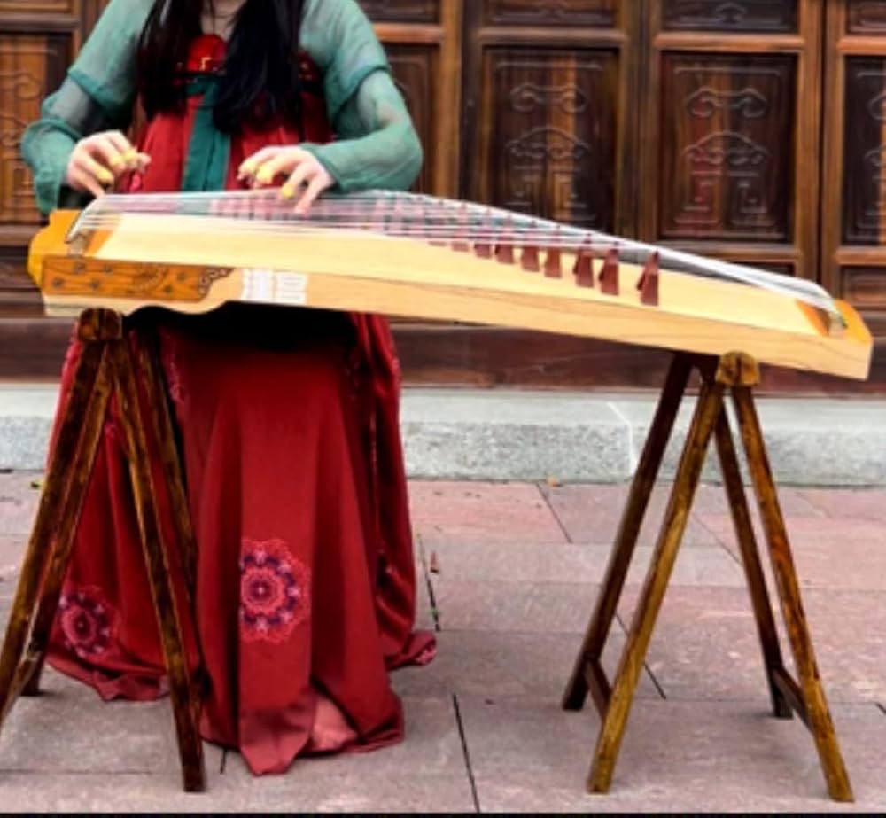 instrument à cordes frottées d'origine chinoise : le Guzheng