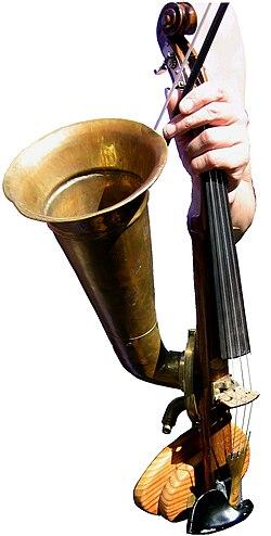 instrument à cordes frottées, curiosité : violon à pavillon