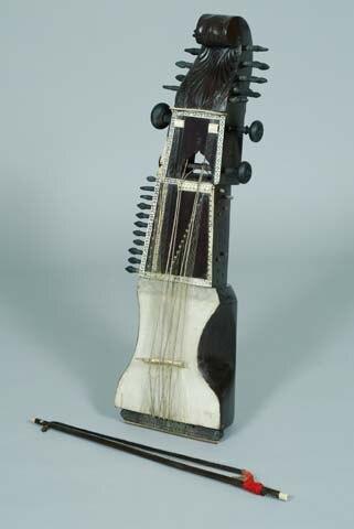 instrument à cordes frottées d'origine indienne : le sarangi