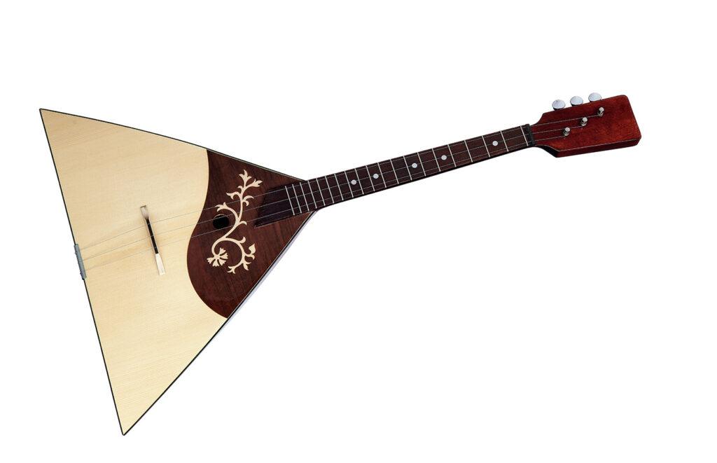 instrument à cordes pincées d'origine russe : balalaïka