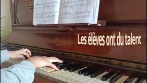 élève jouant un des thèmes de Harry Potter